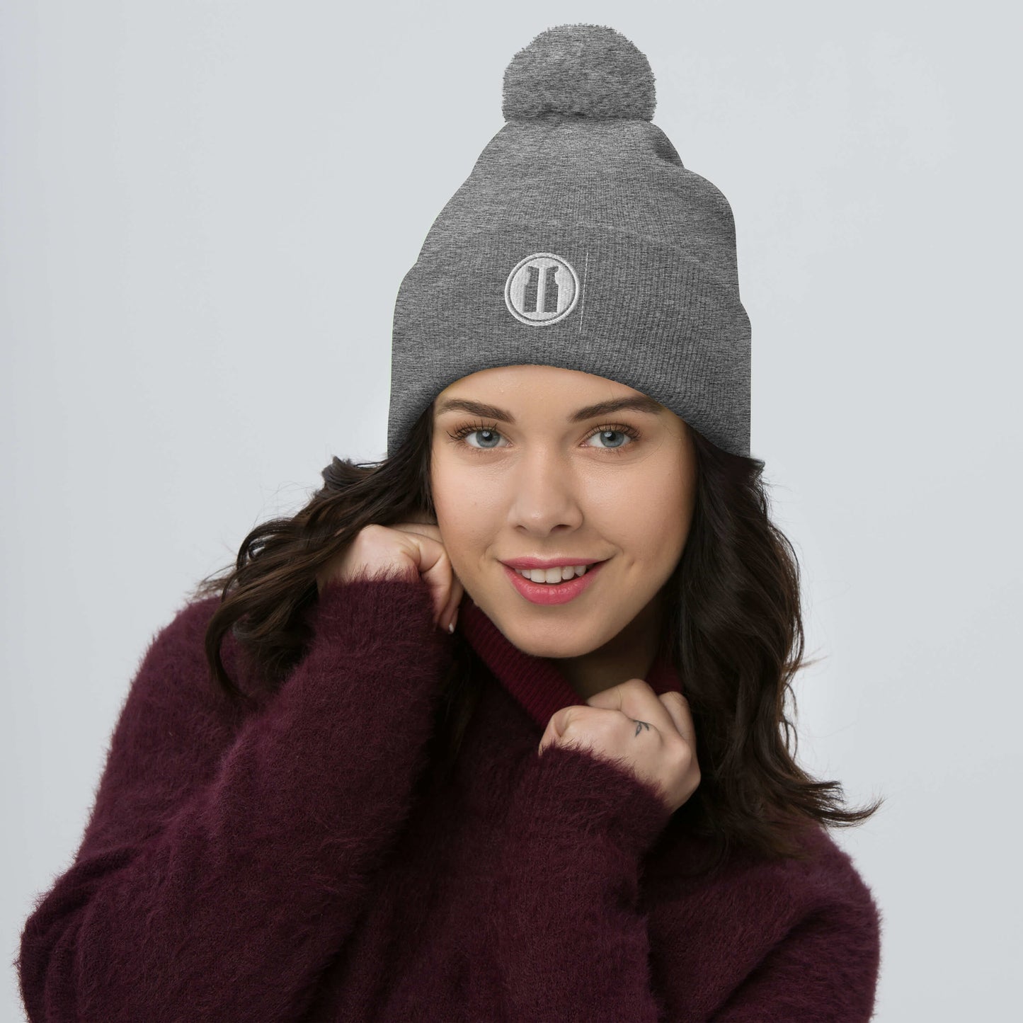 Pom-Pom Beanie Round White Logo