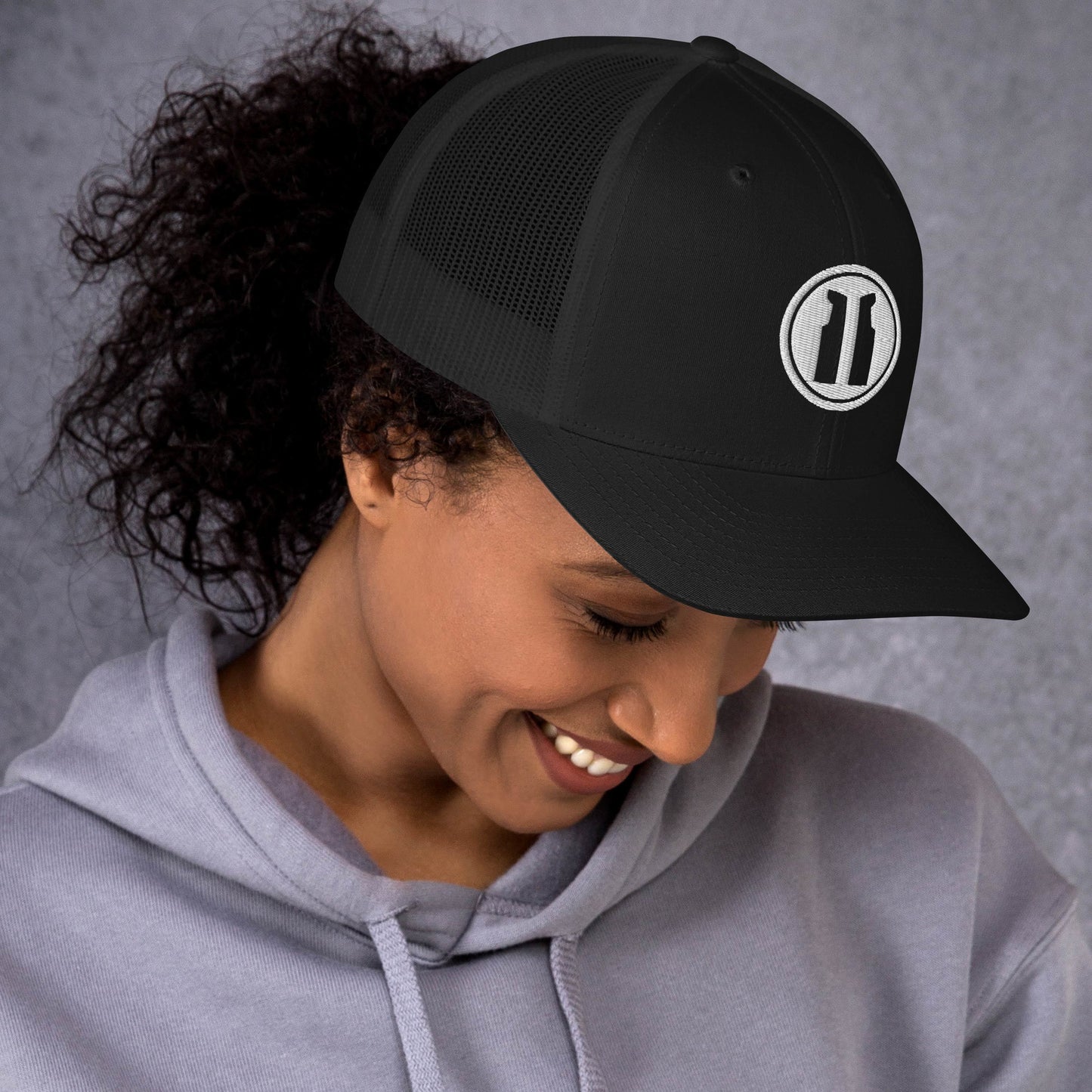 Trucker Cap Round White Logo