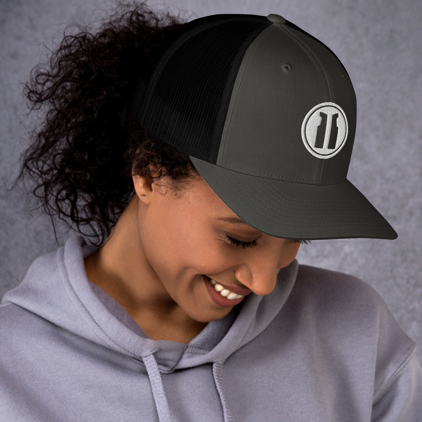 Trucker Cap Round White Logo