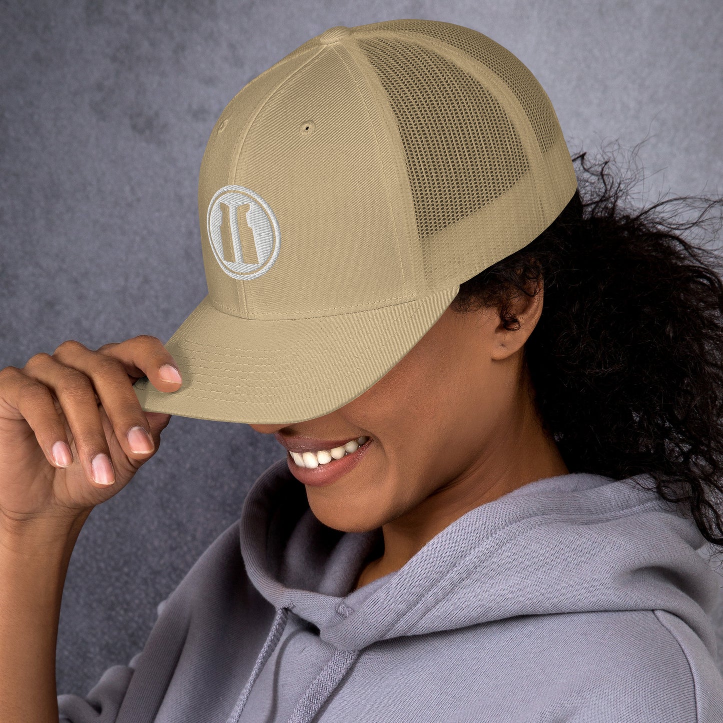 Trucker Cap Round White Logo