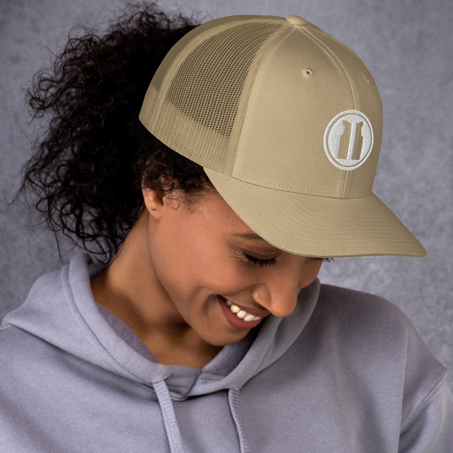 Trucker Cap Round White Logo
