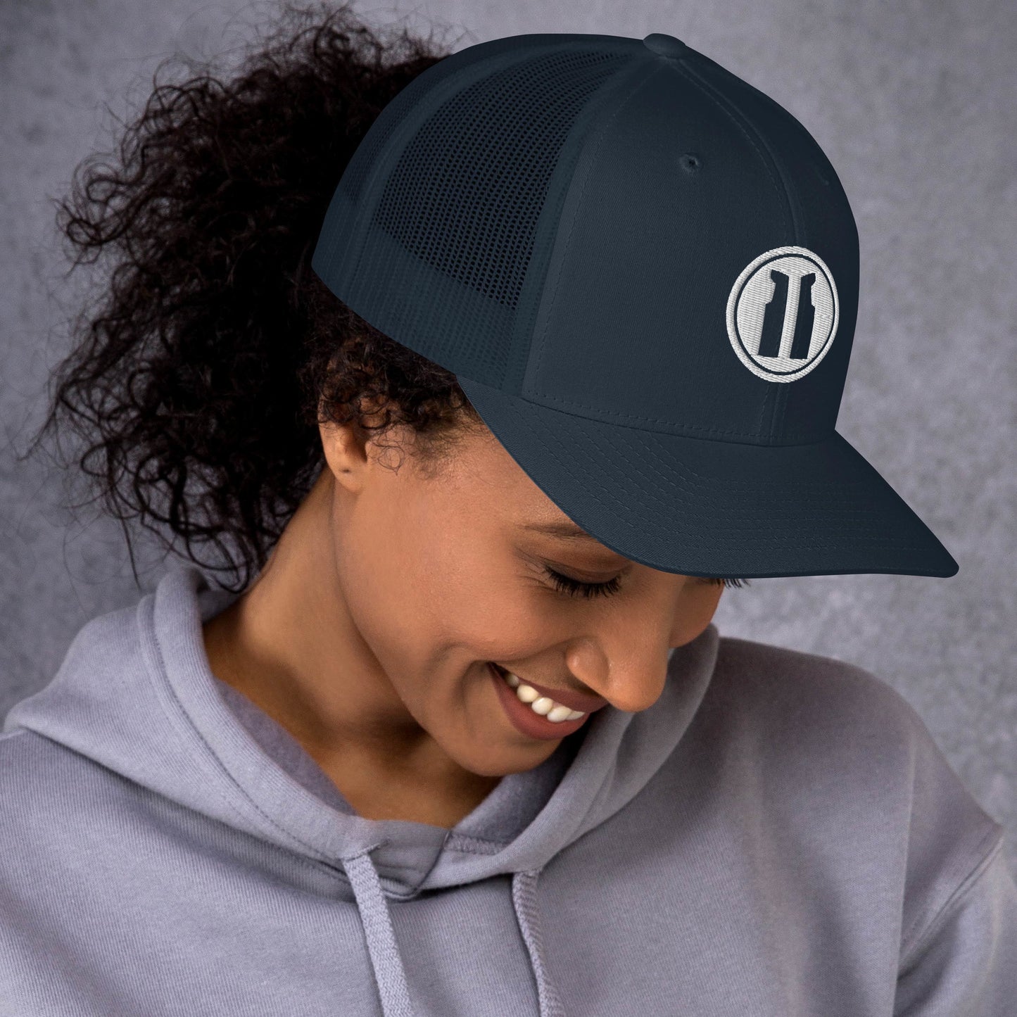 Trucker Cap Round White Logo