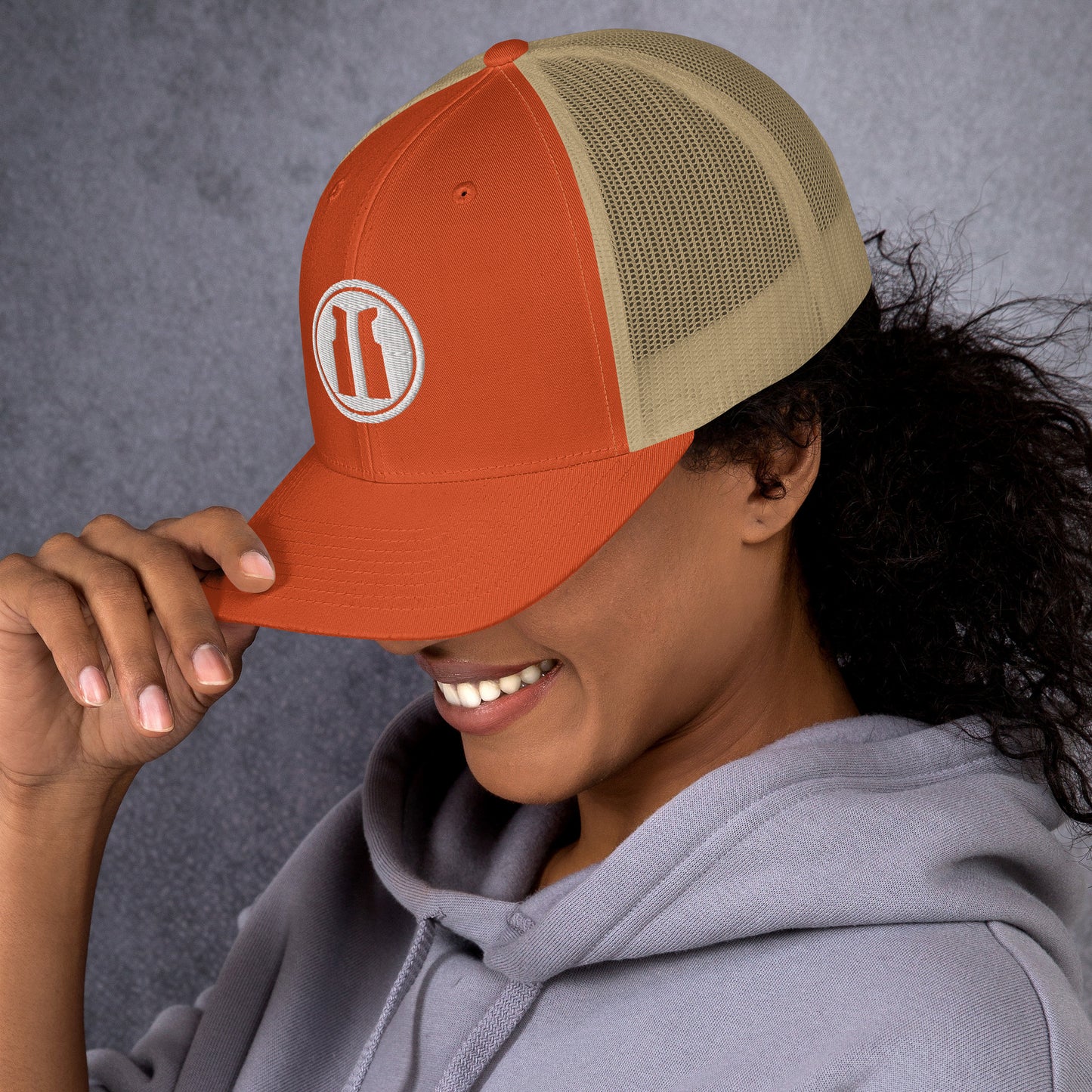 Trucker Cap Round White Logo