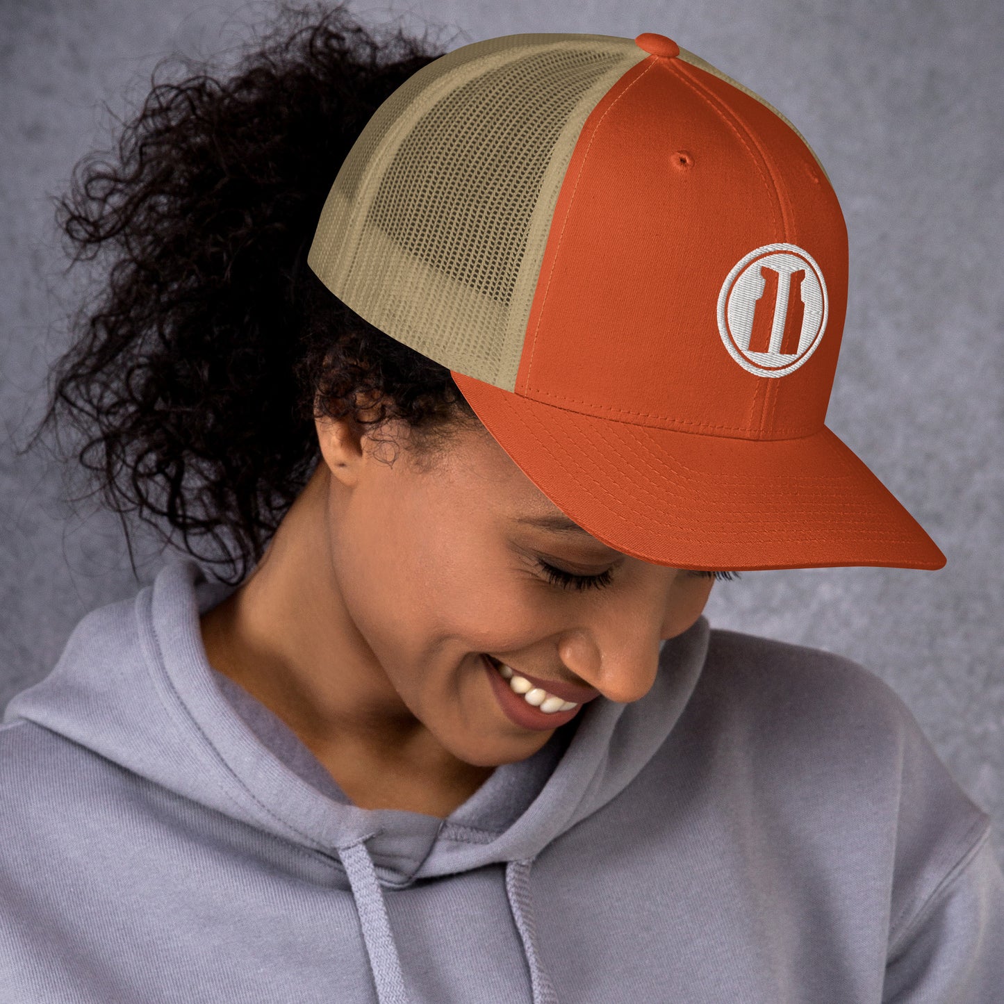 Trucker Cap Round White Logo